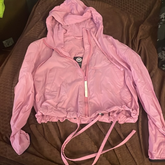 Canada goose size S women’s kaslo cropped wind jacket twilight magenta used - Picture 3 of 7